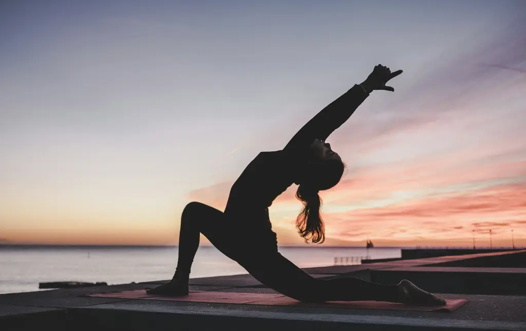 unsplash_F2qh3yjz6Jk_yoga.webp